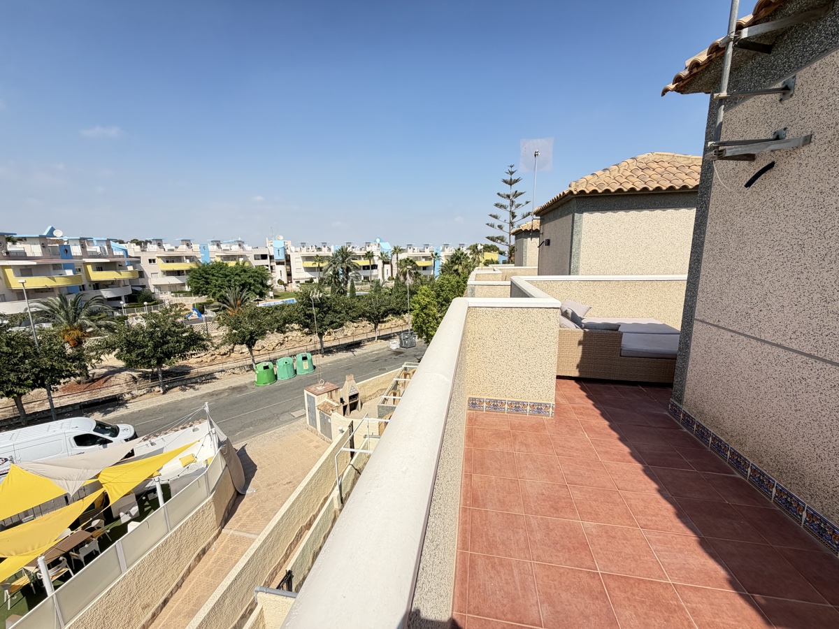 For sale - 5 Bedroom 3 Bathroom Villa in Villamartin - , Villamartin, Alicante, Spain - Alicante