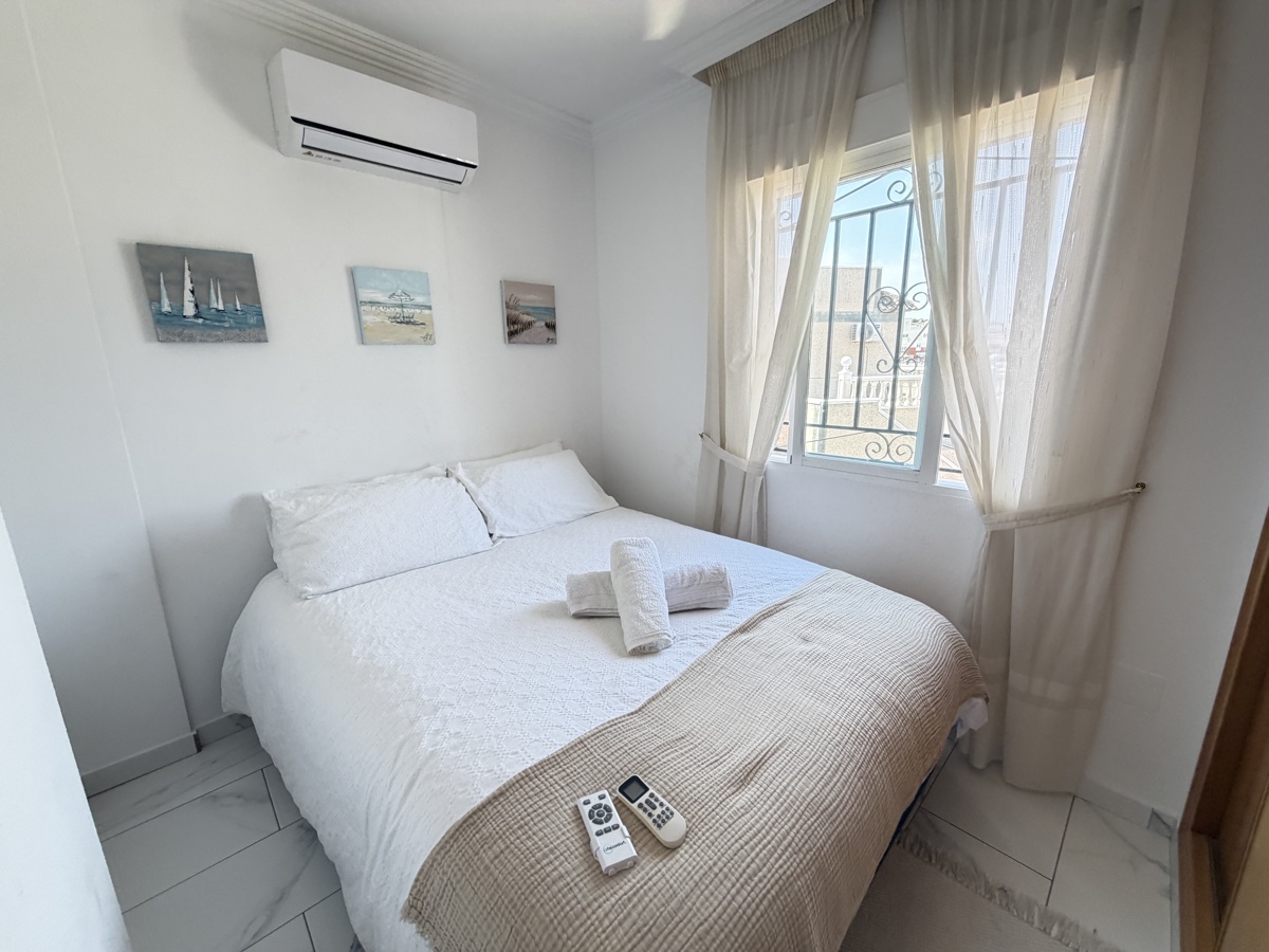 For sale - 5 Bedroom 3 Bathroom Villa in Villamartin - , Villamartin, Alicante, Spain - Alicante