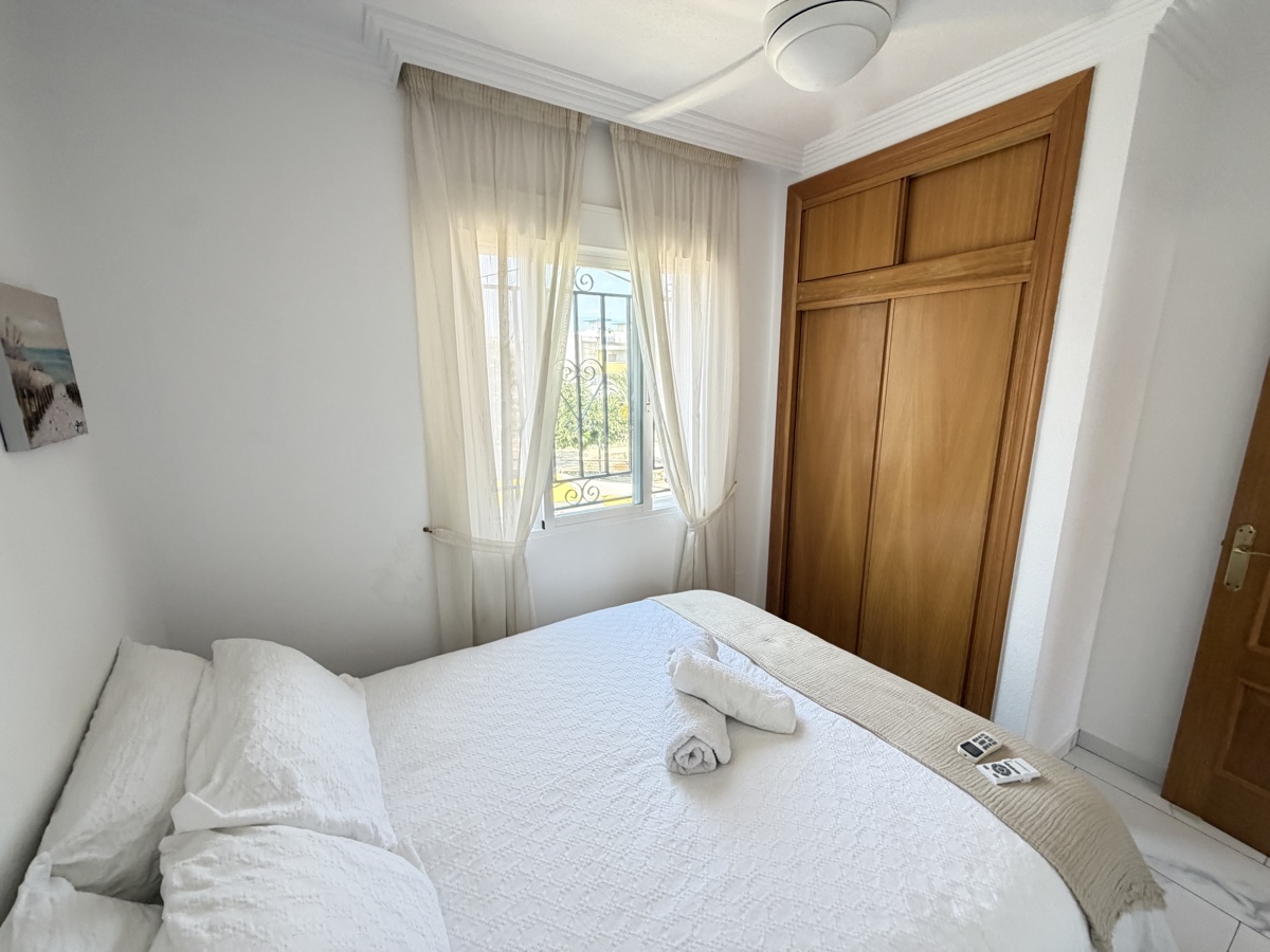 For sale - 5 Bedroom 3 Bathroom Villa in Villamartin - , Villamartin, Alicante, Spain - Alicante