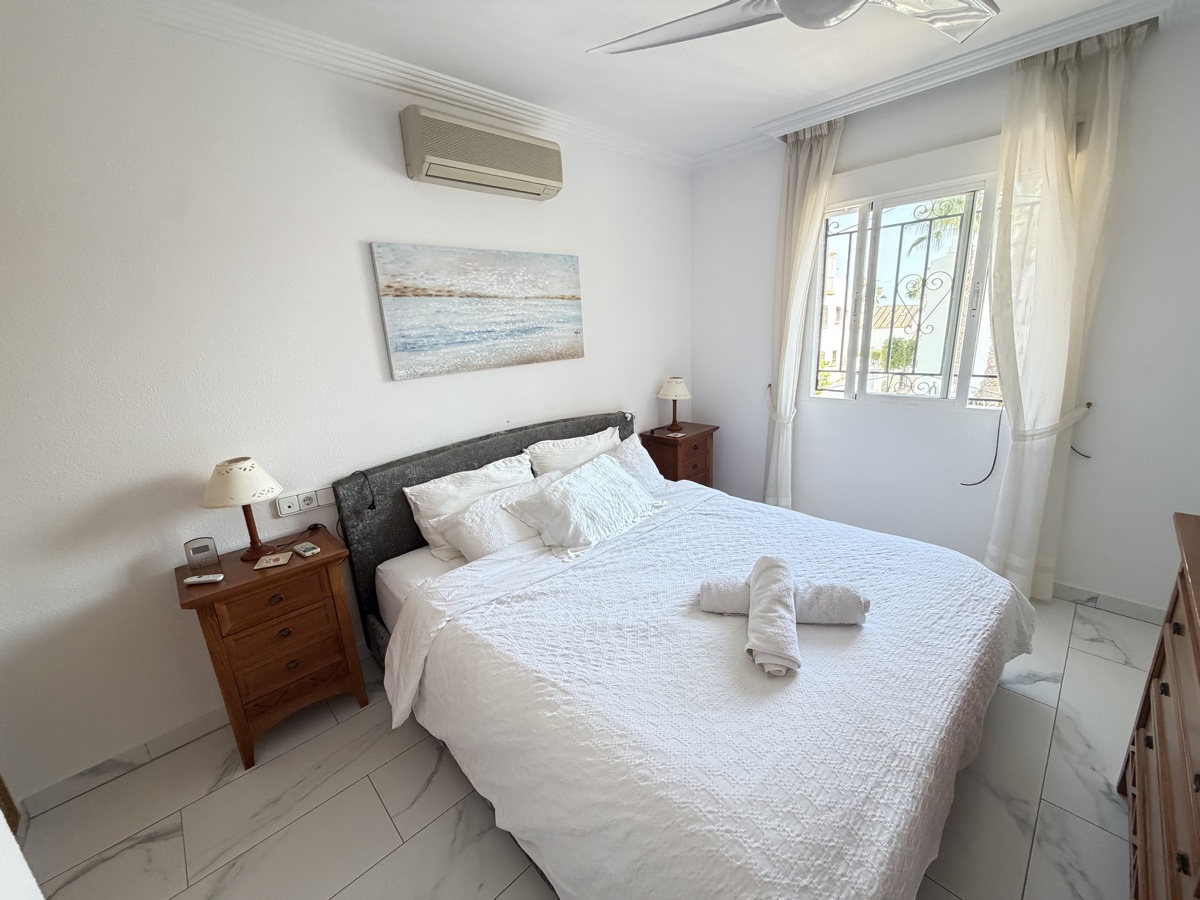 For sale - 5 Bedroom 3 Bathroom Villa in Villamartin - , Villamartin, Alicante, Spain - Alicante