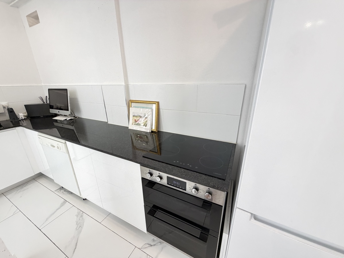 For sale - 5 Bedroom 3 Bathroom Villa in Villamartin - , Villamartin, Alicante, Spain - Alicante