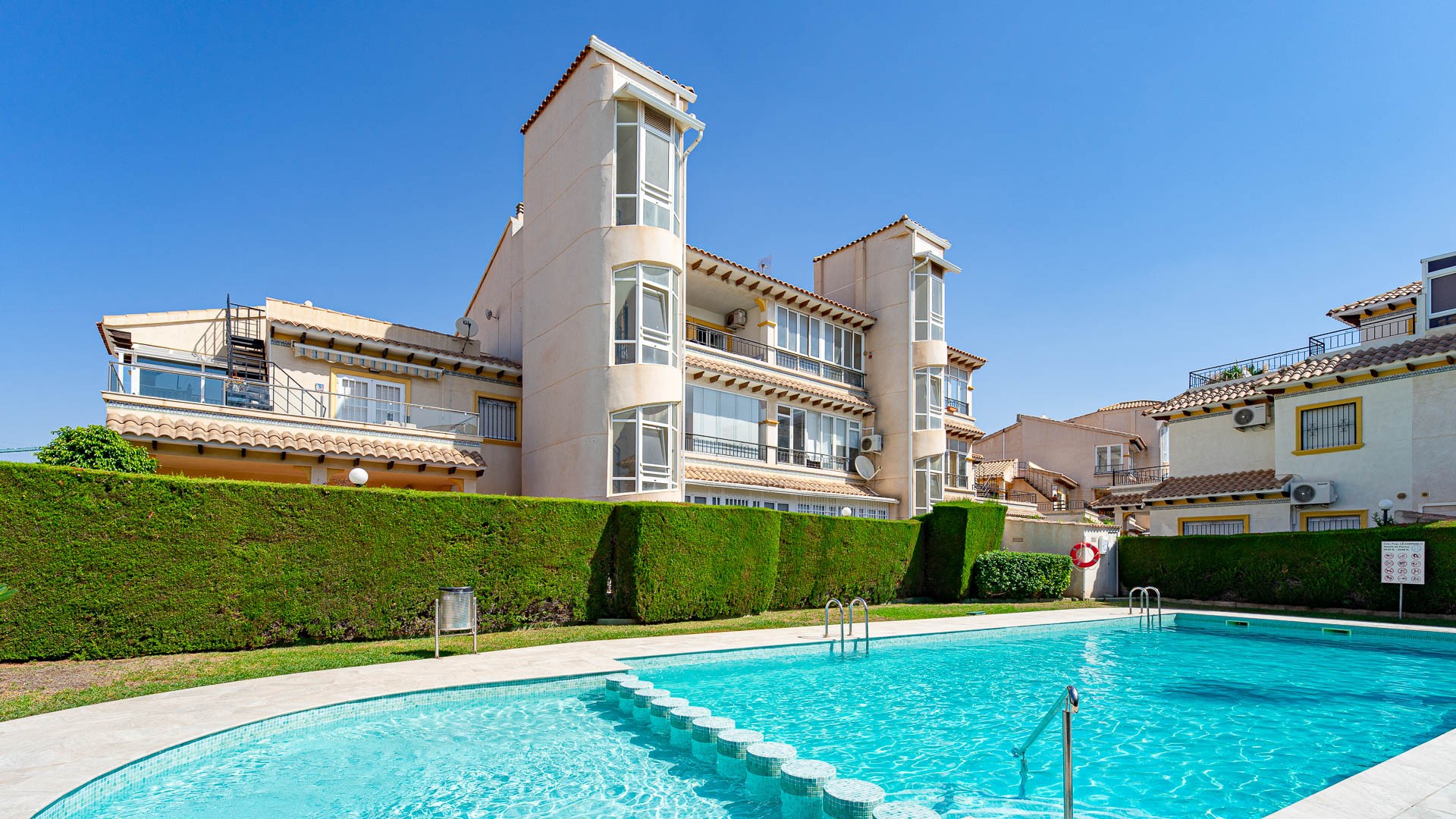 For sale - 2 Bedroom 1 Bathroom Apartament in Punta Prima - Punta Prima  - Alicante