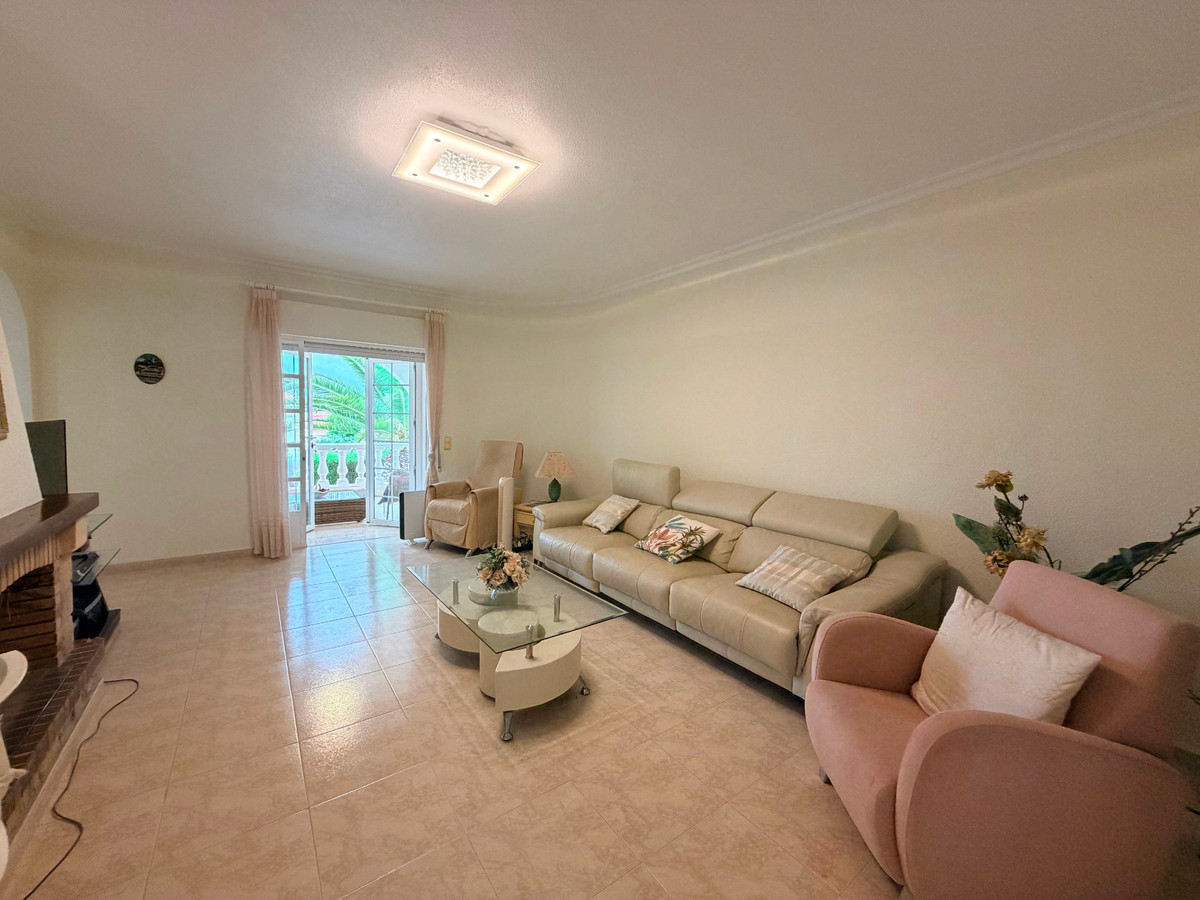 For sale - 5 Bedroom 3 Bathroom House - Detached Villa in Rojales - Ciudad Quesada  - Alicante