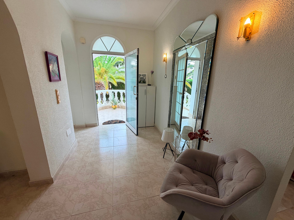 For sale - 5 Bedroom 3 Bathroom House - Detached Villa in Rojales - Ciudad Quesada  - Alicante