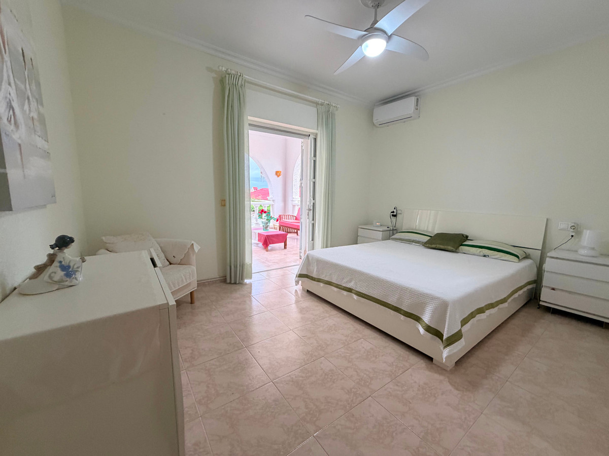 For sale - 5 Bedroom 3 Bathroom House - Detached Villa in Rojales - Ciudad Quesada  - Alicante