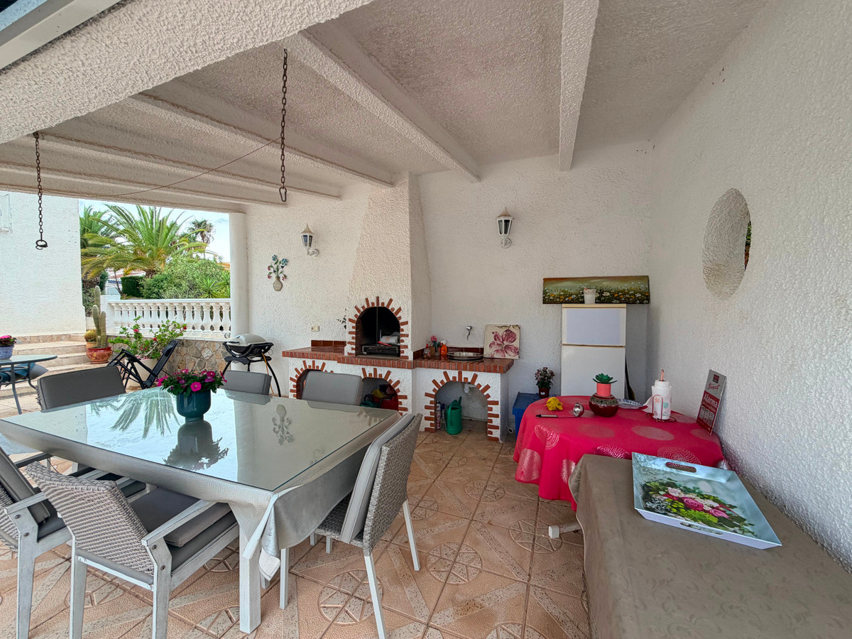 For sale - 5 Bedroom 3 Bathroom House - Detached Villa in Rojales - Ciudad Quesada  - Alicante