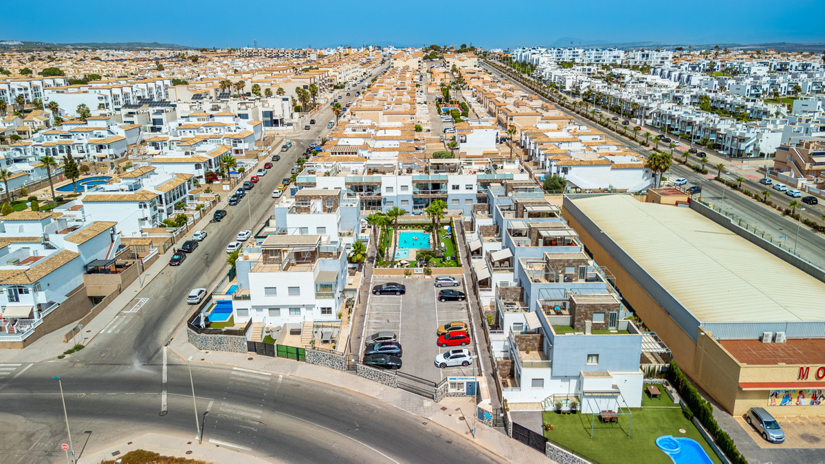 For sale - 2 Bedroom 2 Bathroom House - Bungalow in Orihuela - Punta Prima  - Alicante