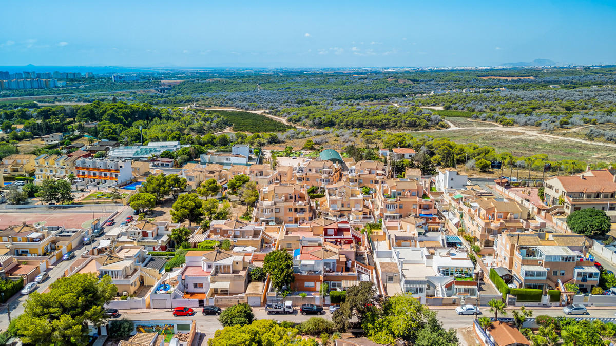For sale - 3 Bedroom 2 Bathroom House - Bungalow in Orihuela - Lomas de Cabo Roig  - Alicante
