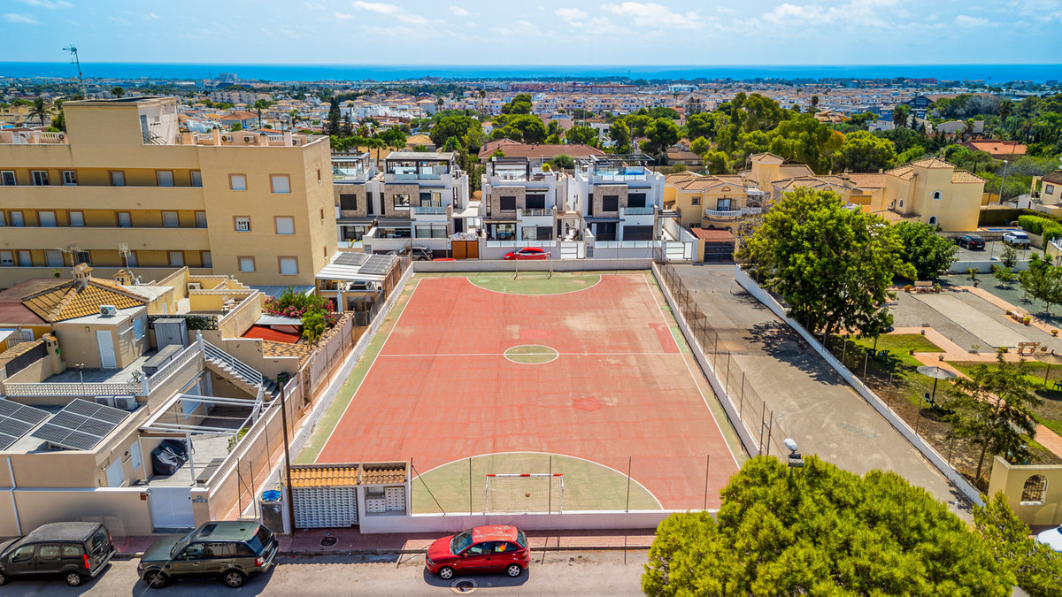 For sale - 3 Bedroom 2 Bathroom House - Bungalow in Orihuela - Lomas de Cabo Roig  - Alicante