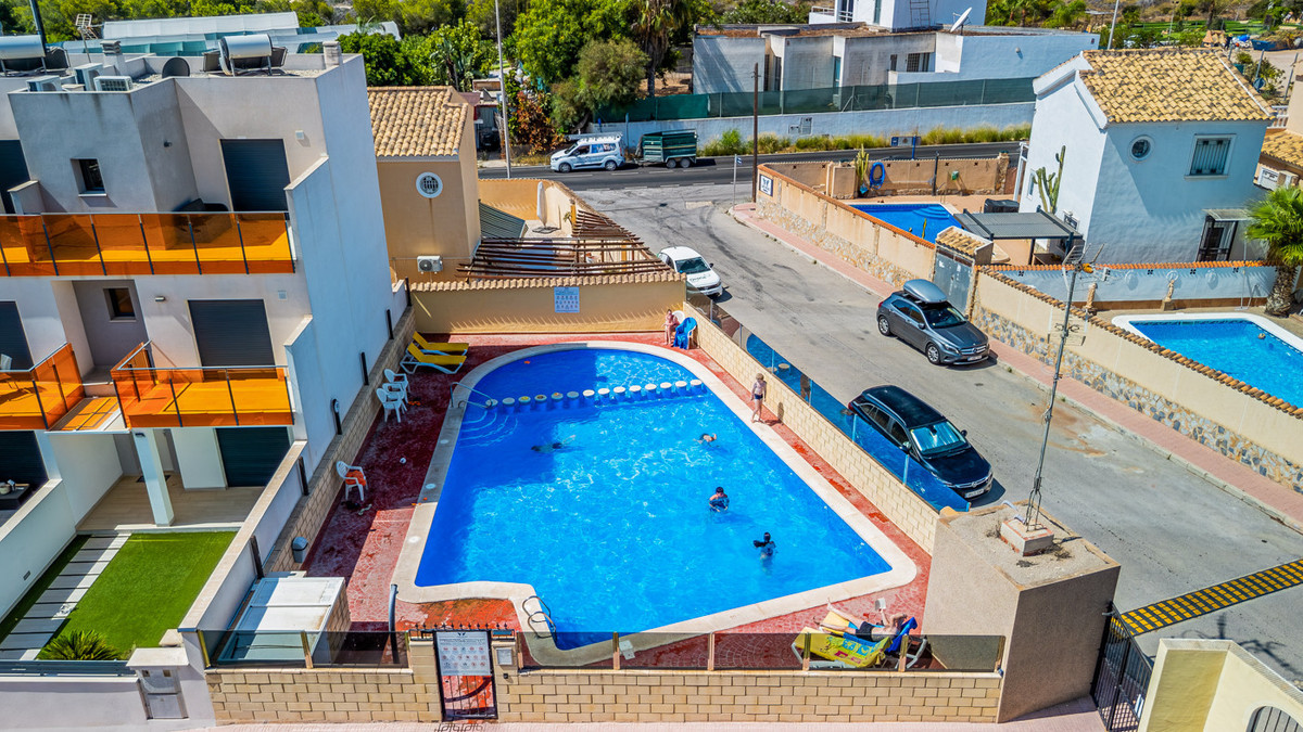 For sale - 3 Bedroom 2 Bathroom House - Bungalow in Orihuela - Lomas de Cabo Roig  - Alicante