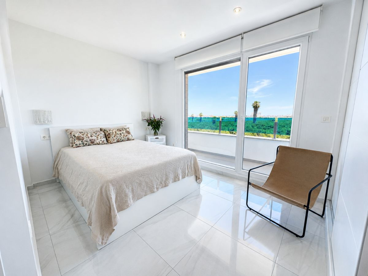 For sale - 3 Bedroom 3 Bathroom House - Semi-Detached House in Torrevieja - Torrevieja Centro  - Alicante