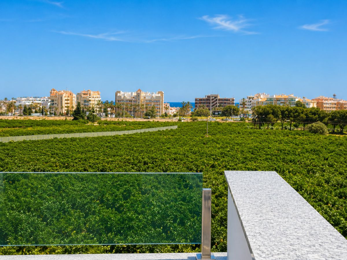 For sale - 3 Bedroom 3 Bathroom House - Semi-Detached House in Torrevieja - Torrevieja Centro  - Alicante