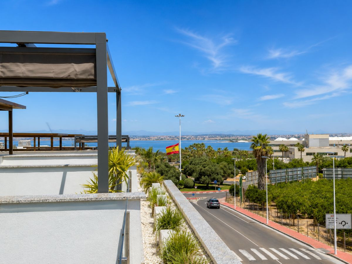 For sale - 3 Bedroom 3 Bathroom House - Semi-Detached House in Torrevieja - Torrevieja Centro  - Alicante