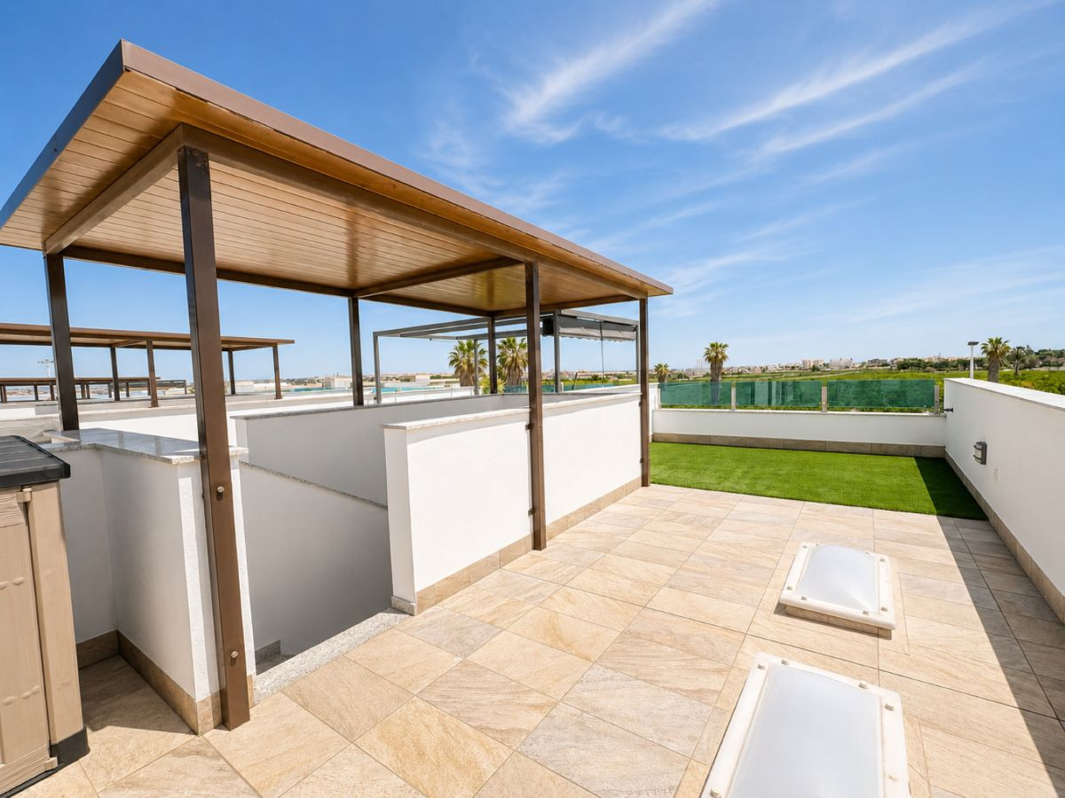 For sale - 3 Bedroom 3 Bathroom House - Semi-Detached House in Torrevieja - Torrevieja Centro  - Alicante