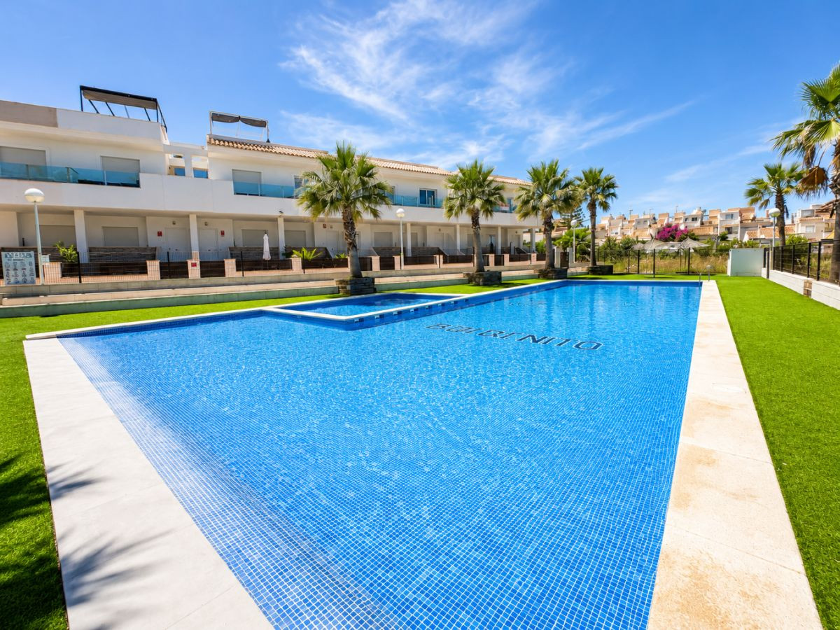For sale - 3 Bedroom 3 Bathroom House - Semi-Detached House in Torrevieja - Torrevieja Centro  - Alicante
