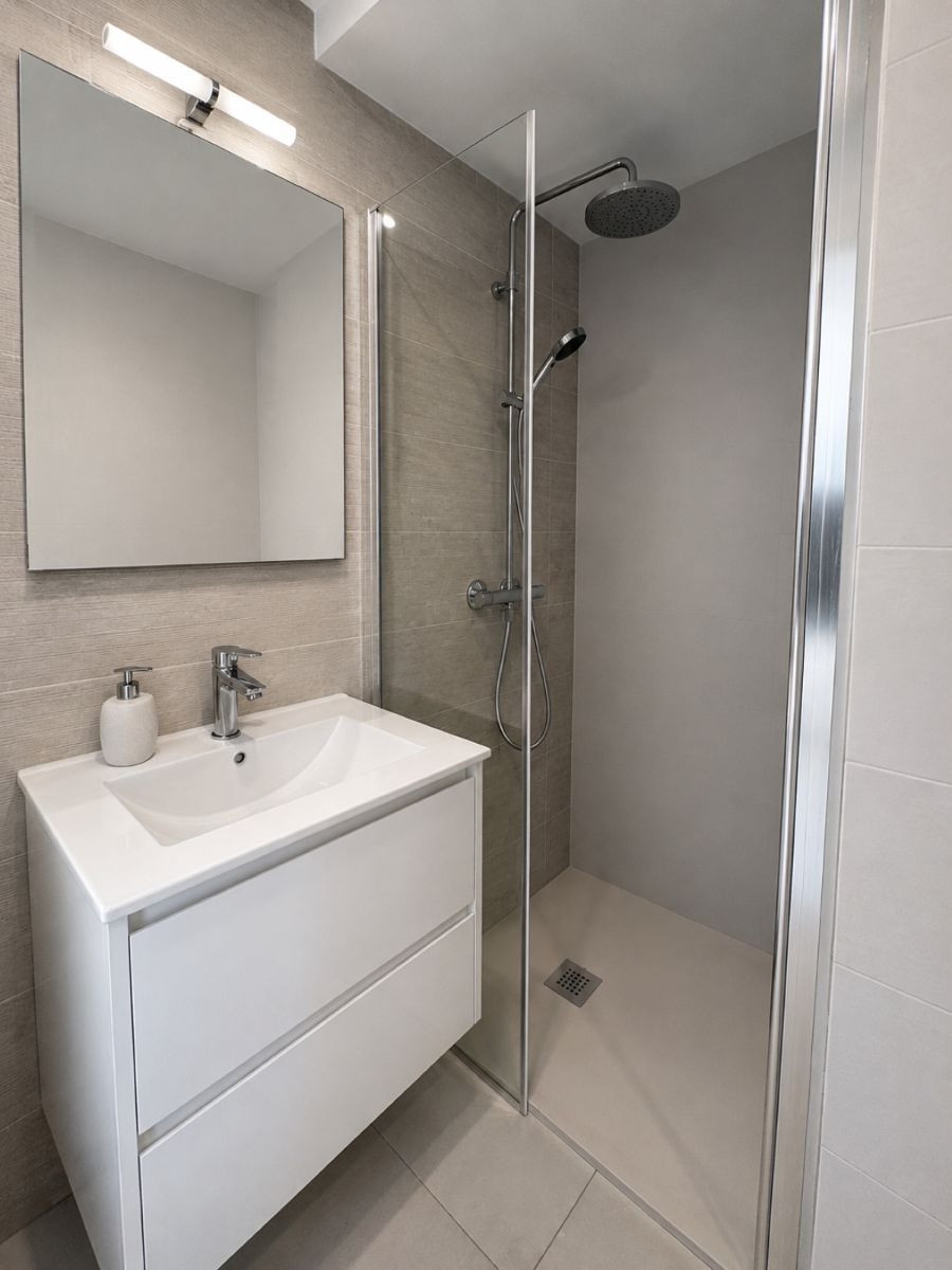 For sale - 3 Bedroom 3 Bathroom House - Semi-Detached House in Torrevieja - Torrevieja Centro  - Alicante