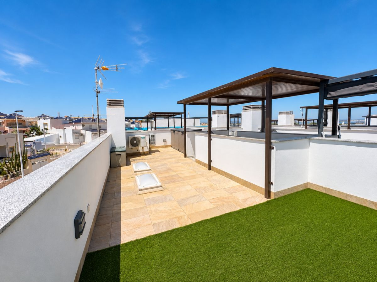 For sale - 3 Bedroom 3 Bathroom House - Semi-Detached House in Torrevieja - Torrevieja Centro  - Alicante