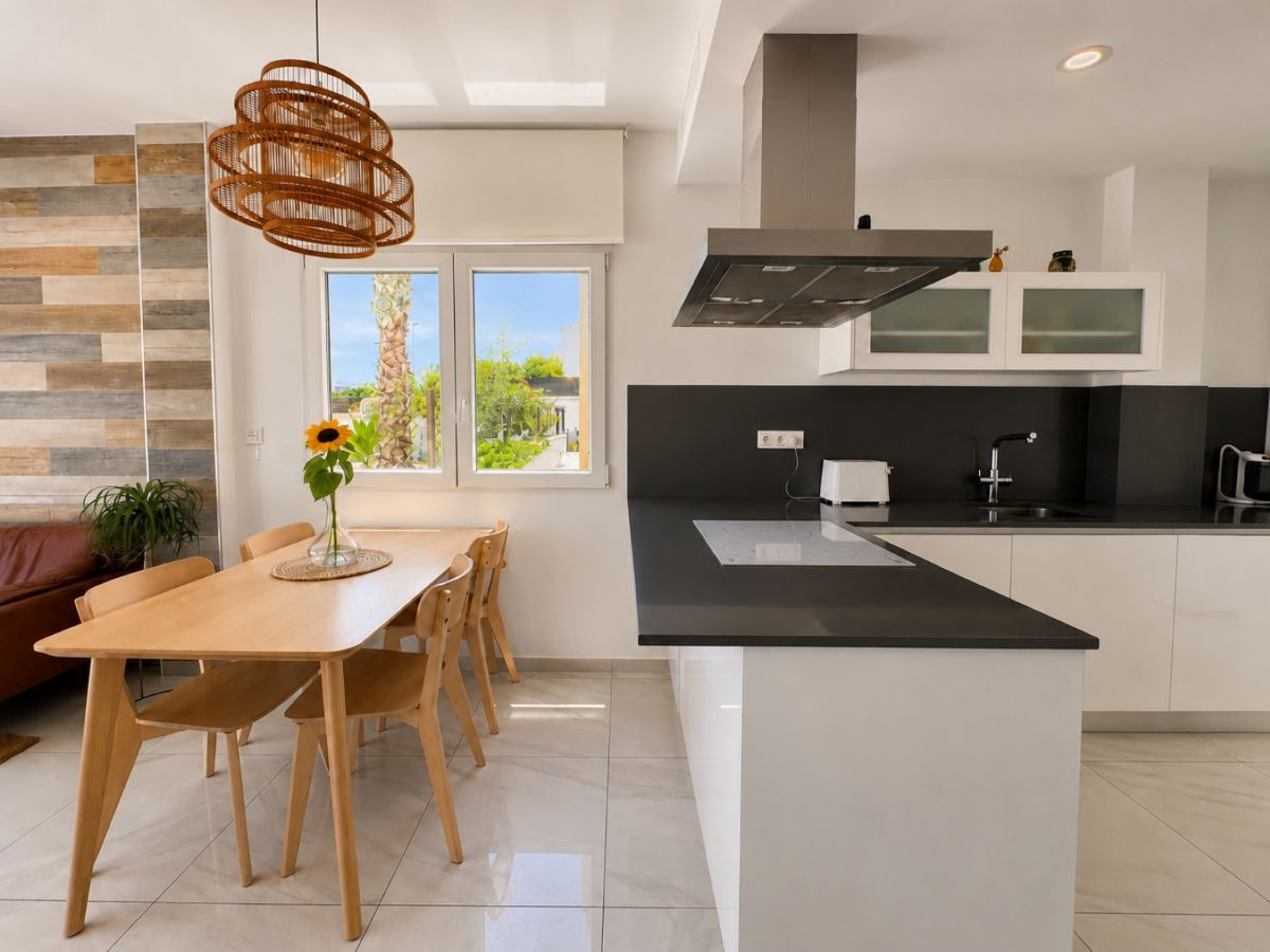 For sale - 3 Bedroom 3 Bathroom House - Semi-Detached House in Torrevieja - Torrevieja Centro  - Alicante