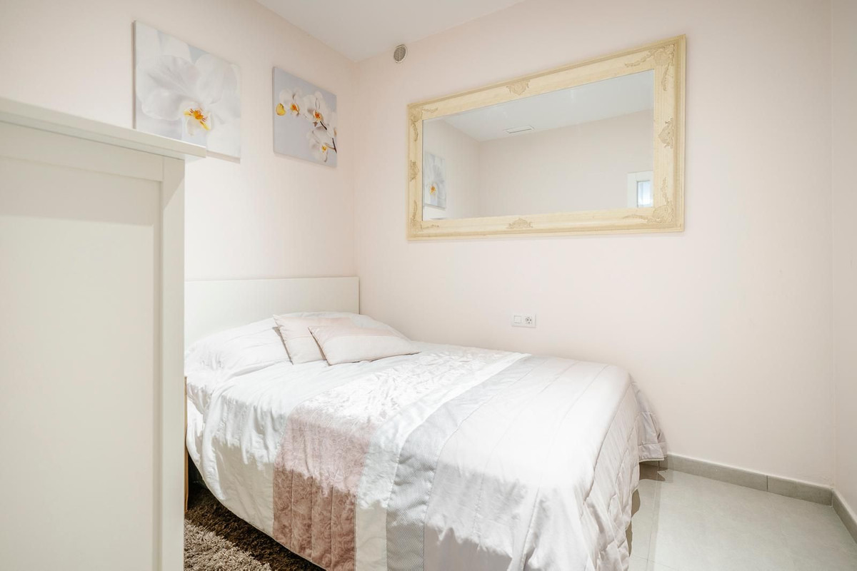 For sale - 5 Bedroom 3 Bathroom House - Detached Villa in Torrevieja - Torrevieja Centro  - Alicante