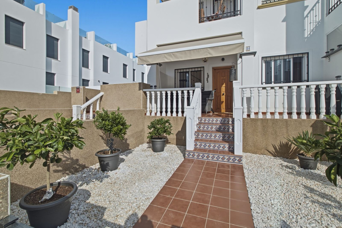 For sale - 2 Bedroom 1 Bathroom Apartment - Ground Floor Apartment in Orihuela - Punta Prima  - Alicante