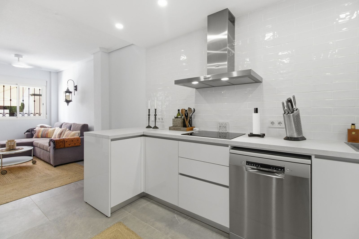 For sale - 2 Bedroom 1 Bathroom Apartment - Ground Floor Apartment in Orihuela - Punta Prima  - Alicante