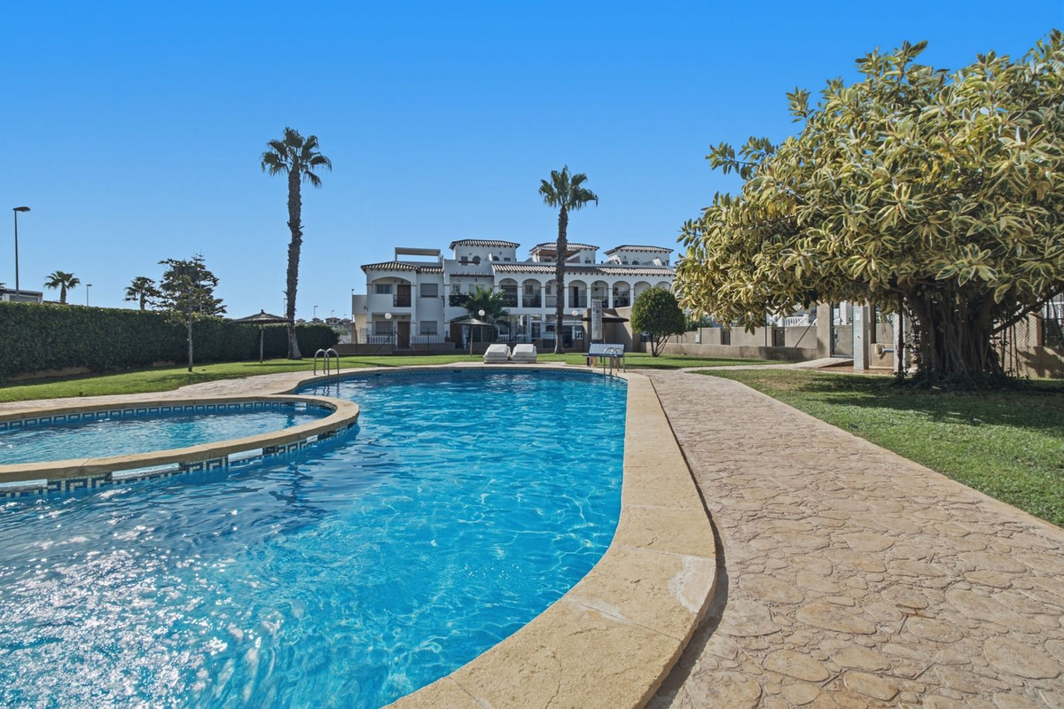 For sale - 2 Bedroom 1 Bathroom Apartment - Ground Floor Apartment in Orihuela - Punta Prima  - Alicante