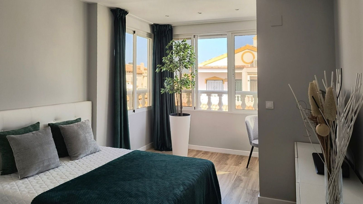 For sale - 3 Bedroom 2 Bathroom House - Semi-Detached House in Orihuela - Orihuela Costa  - Alicante