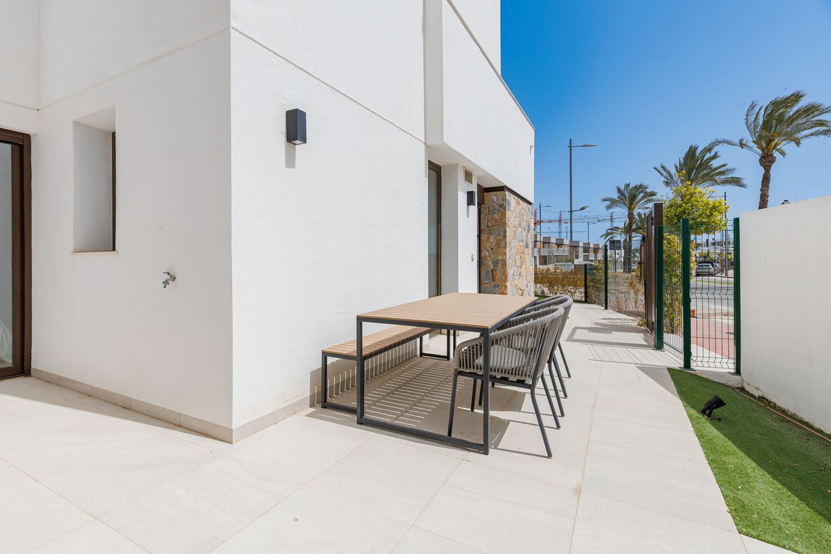 For sale - 3 Bedroom 3 Bathroom House - Detached Villa in Torre-Pacheco - Santa Rosalia Lake and Life Resort  - Murcia