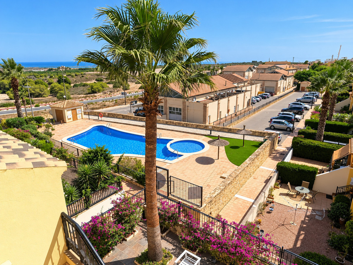For sale - 2 Bedroom 2 Bathroom Apartment - Top Floor Apartment in Algorfa - La Finca Golf  - Alicante