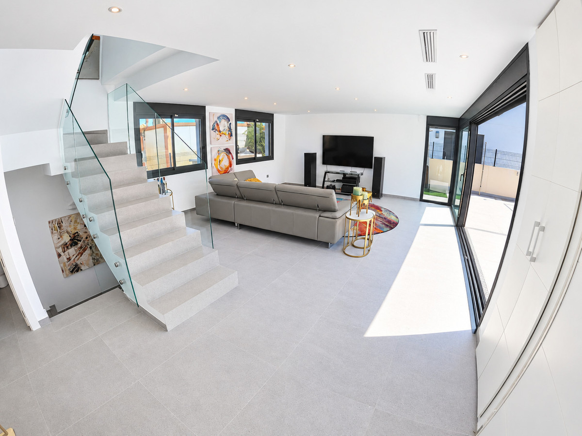 For sale - 4 Bedroom 3 Bathroom House - Detached Villa in Algorfa - La Finca Golf  - Alicante