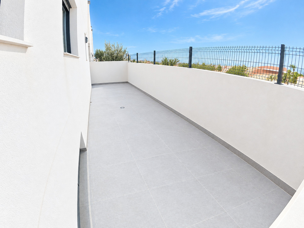 For sale - 4 Bedroom 3 Bathroom House - Detached Villa in Algorfa - La Finca Golf  - Alicante