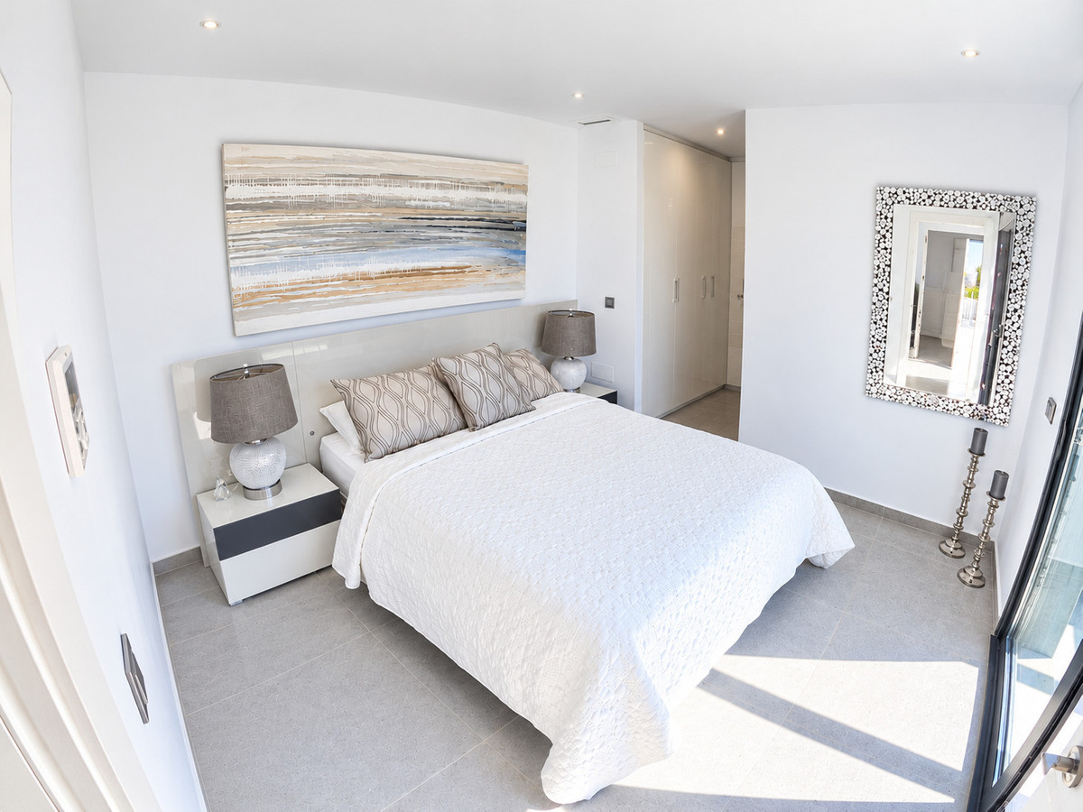 For sale - 4 Bedroom 3 Bathroom House - Detached Villa in Algorfa - La Finca Golf  - Alicante