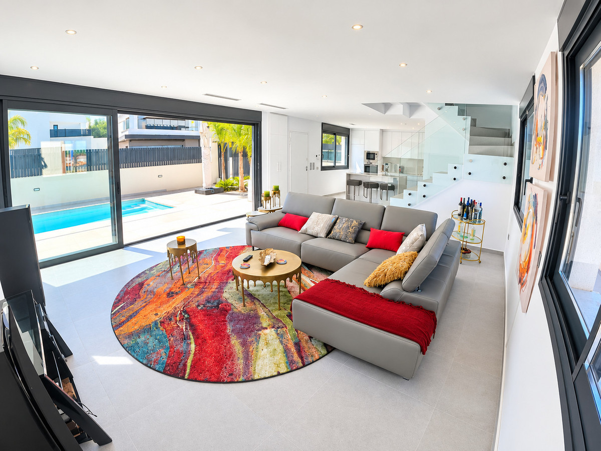 For sale - 4 Bedroom 3 Bathroom House - Detached Villa in Algorfa - La Finca Golf  - Alicante
