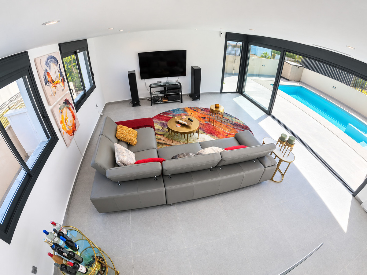 For sale - 4 Bedroom 3 Bathroom House - Detached Villa in Algorfa - La Finca Golf  - Alicante