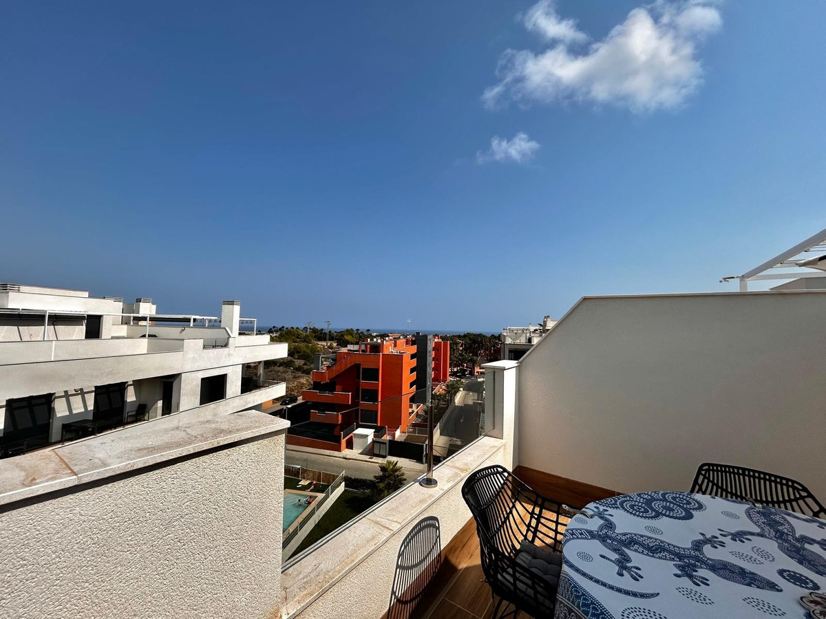 For sale - 3 Bedroom 2 Bathroom Apartment - Penthouse in Orihuela - Villamartin  - Alicante