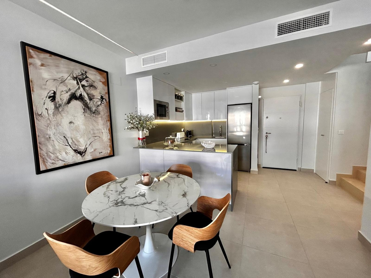 For sale - 3 Bedroom 2 Bathroom Apartment - Penthouse in Orihuela - Villamartin  - Alicante