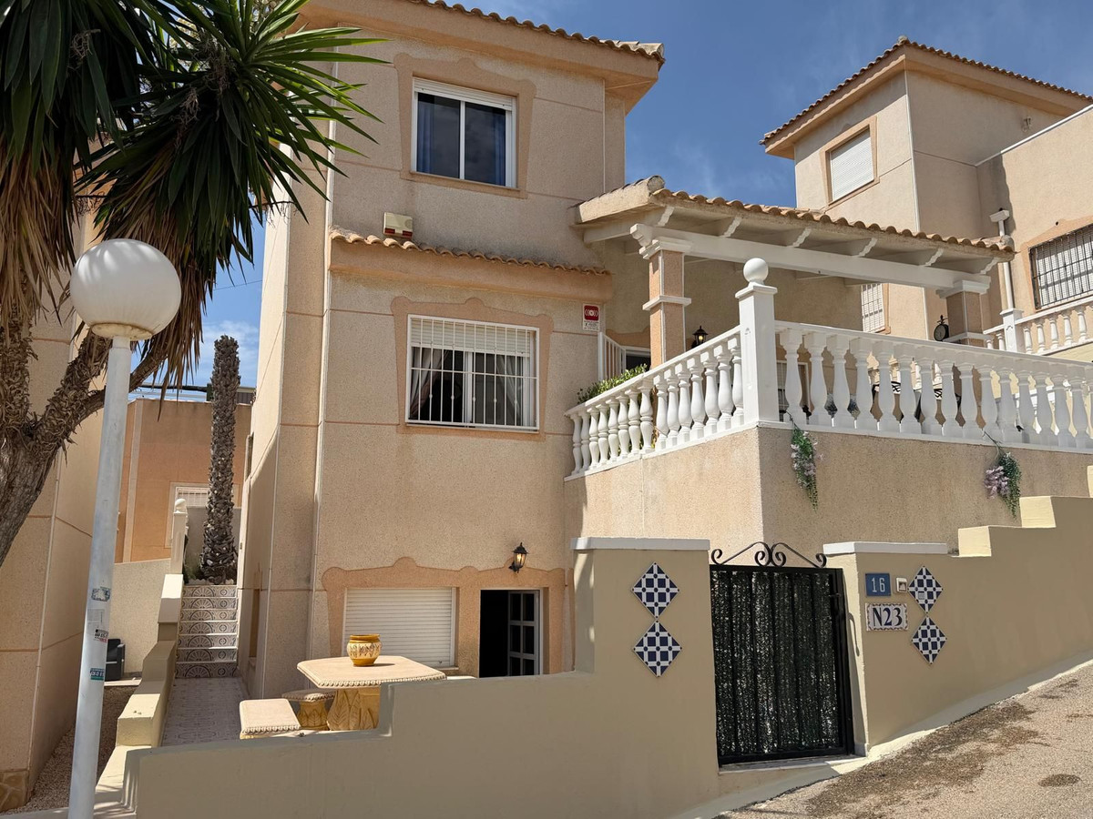 For sale - 3 Bedroom 2 Bathroom House - Detached Villa in Rojales - Ciudad Quesada  - Alicante
