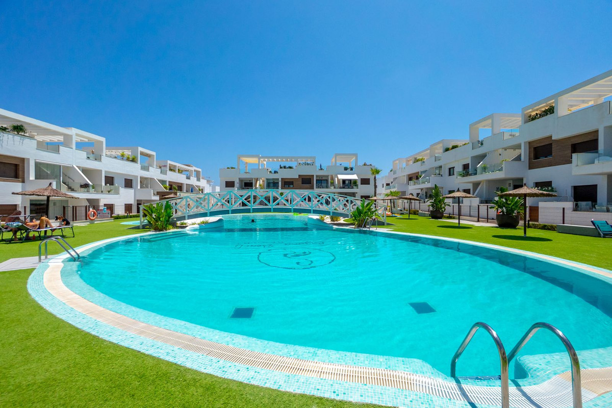 For sale - 2 Bedroom 2 Bathroom Apartment - Top Floor Apartment in Orihuela - Los Balcones  - Alicante