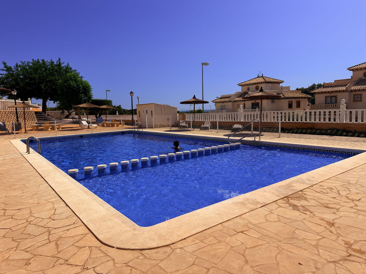 For sale - 2 Bedroom 2 Bathroom House - Quad in Orihuela - Lomas de Cabo Roig  - Alicante