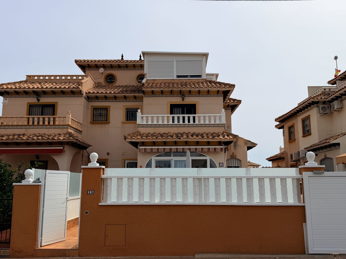 For sale - 3 Bedroom 2 Bathroom House - Quad in Orihuela - Orihuela Costa  - Alicante