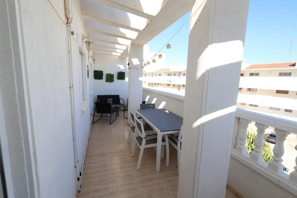For sale - 2 Bedroom 1 Bathroom Apartment - Penthouse in Torrevieja - Torrevieja Centro  - Alicante