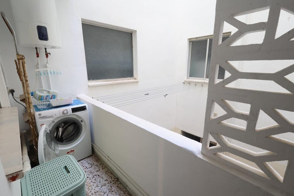 For sale - 3 Bedroom 2 Bathroom Apartment - Middle Floor Apartment in Torrevieja - Torrevieja Centro  - Alicante