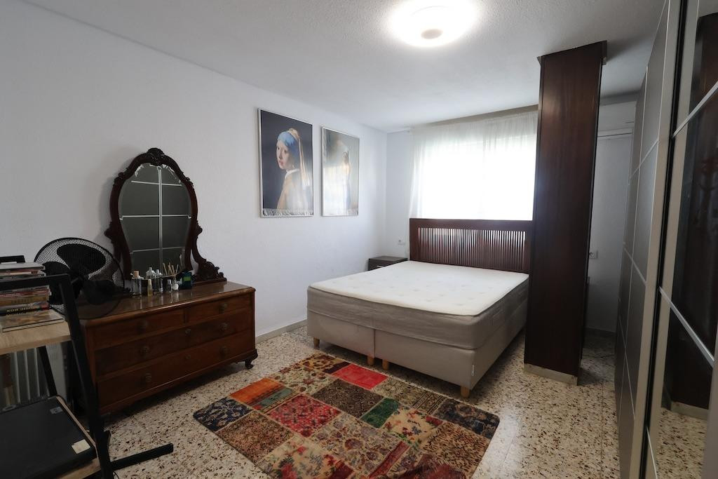 For sale - 3 Bedroom 2 Bathroom Apartment - Middle Floor Apartment in Torrevieja - Torrevieja Centro  - Alicante