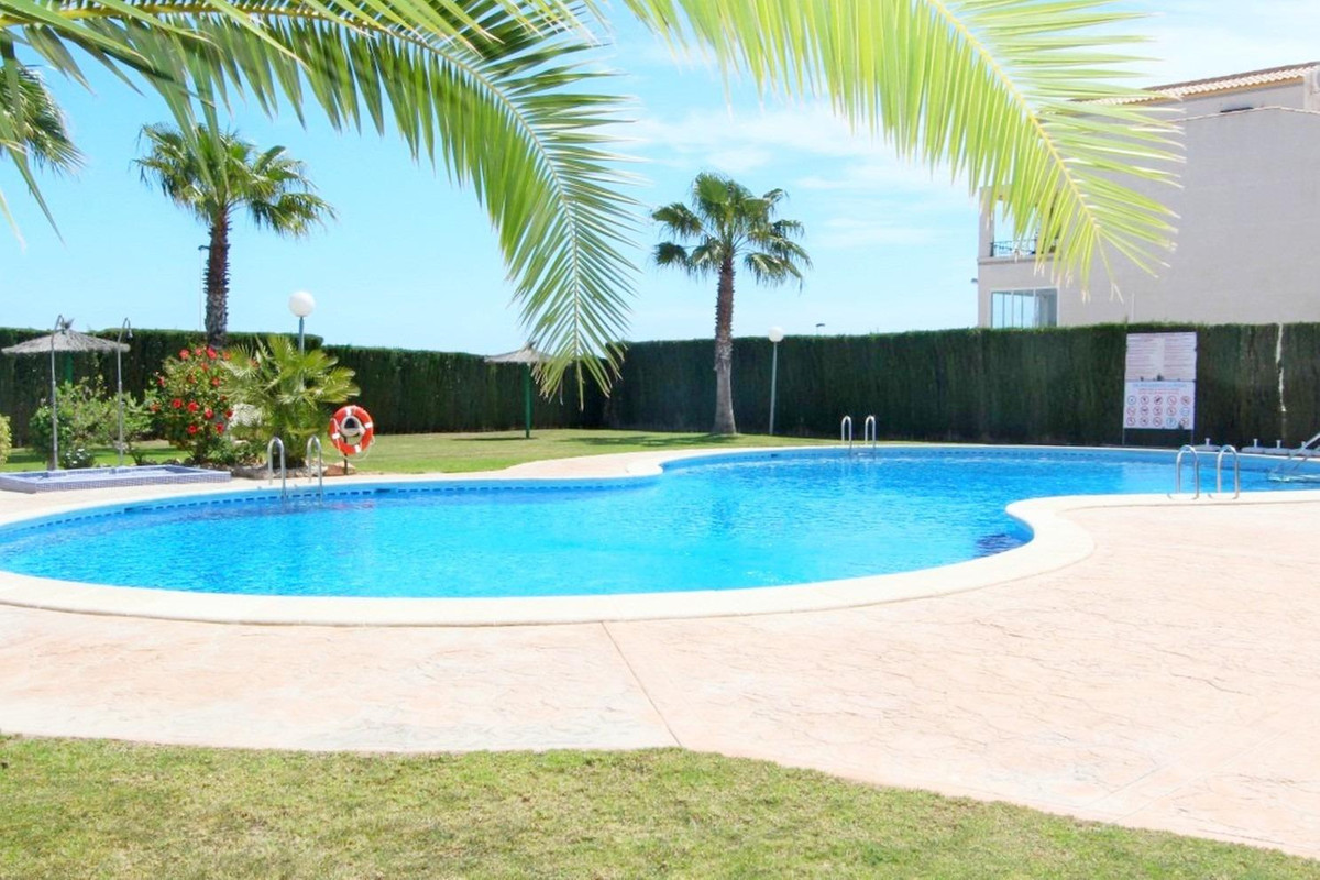 For sale - 2 Bedroom 1 Bathroom Apartment - Middle Floor Apartment in Orihuela - Orihuela Costa  - Alicante