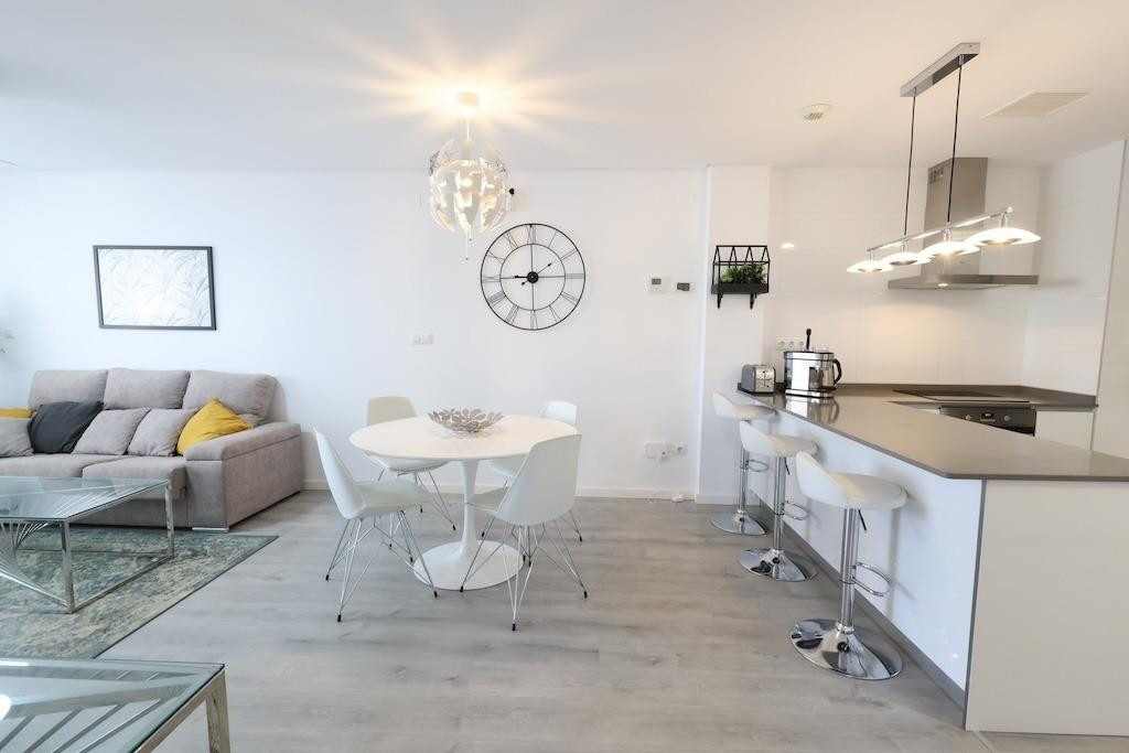 For sale - 2 Bedroom 2 Bathroom Apartment - Middle Floor Apartment in Orihuela - Los Dolses  - Alicante