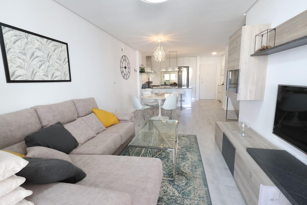 For sale - 2 Bedroom 2 Bathroom Apartment - Middle Floor Apartment in Orihuela - Los Dolses  - Alicante