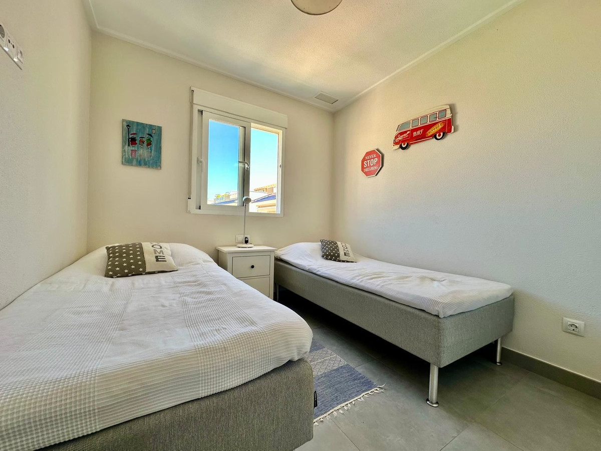For sale - 2 Bedroom 2 Bathroom Apartment - Ground Floor Apartment in Orihuela - Punta Prima  - Alicante