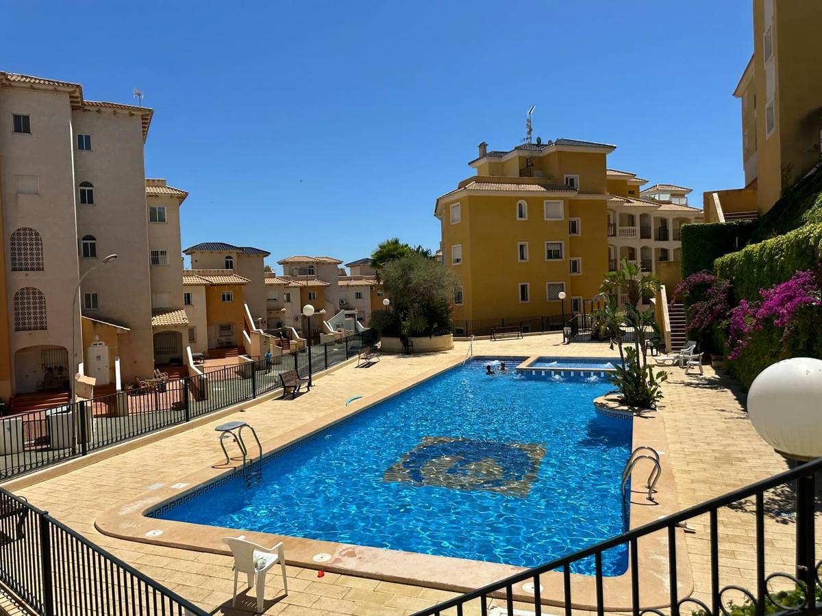For sale - 2 Bedroom 2 Bathroom Apartment - Middle Floor Apartment in Orihuela - Campoamor  - Alicante