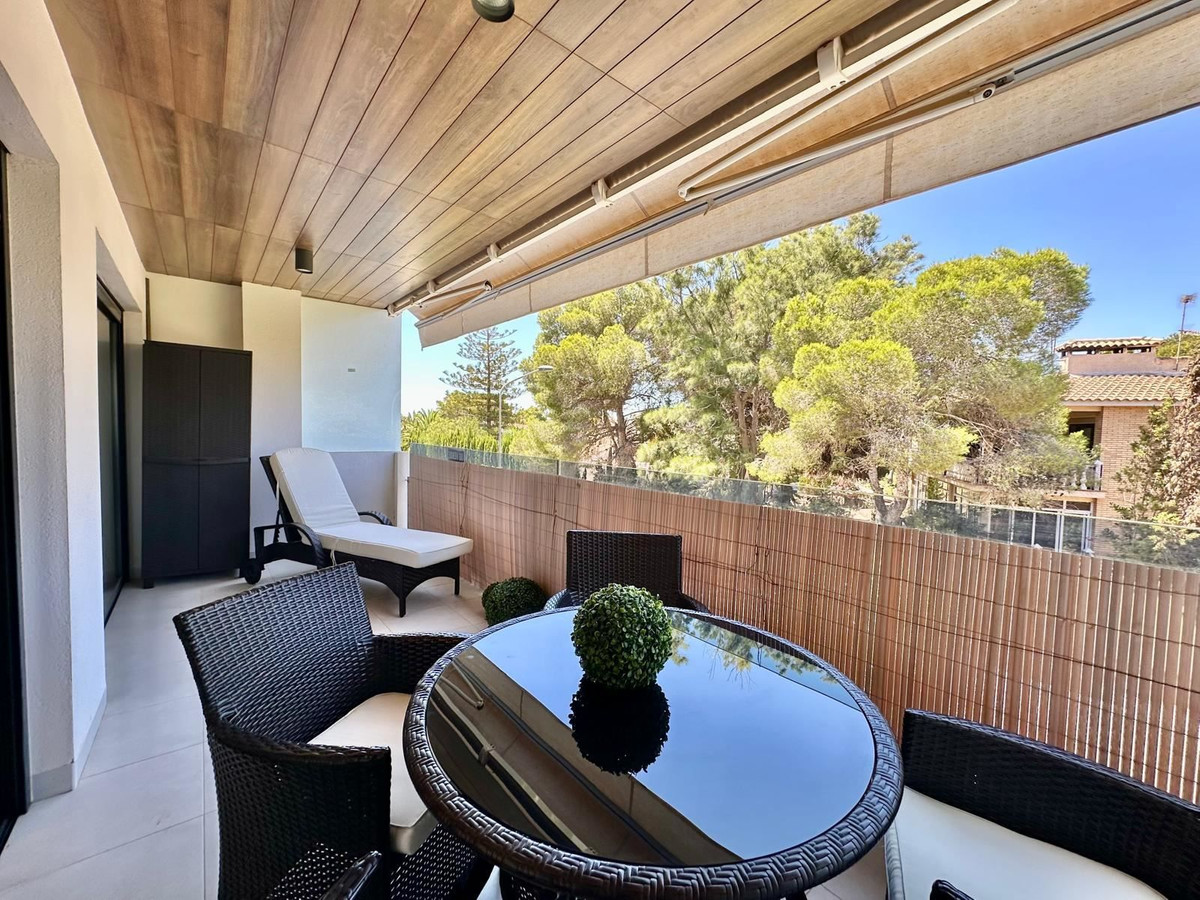 For sale - 2 Bedroom 2 Bathroom Apartment - Middle Floor Apartment in Orihuela - Campoamor  - Alicante