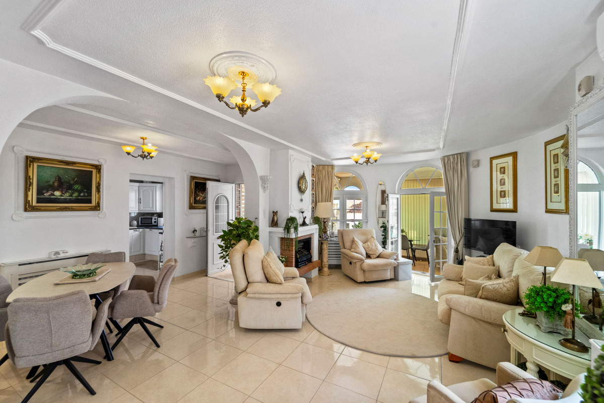 For sale - 3 Bedroom 2 Bathroom House - Detached Villa in Orihuela - Los Dolses  - Alicante